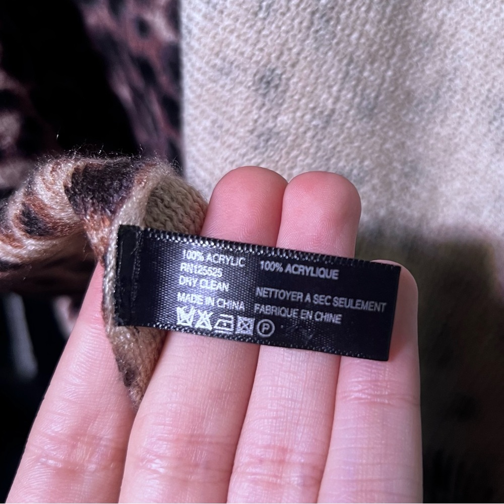 Leopard print knit fringe poncho - Picture 4 of 4
